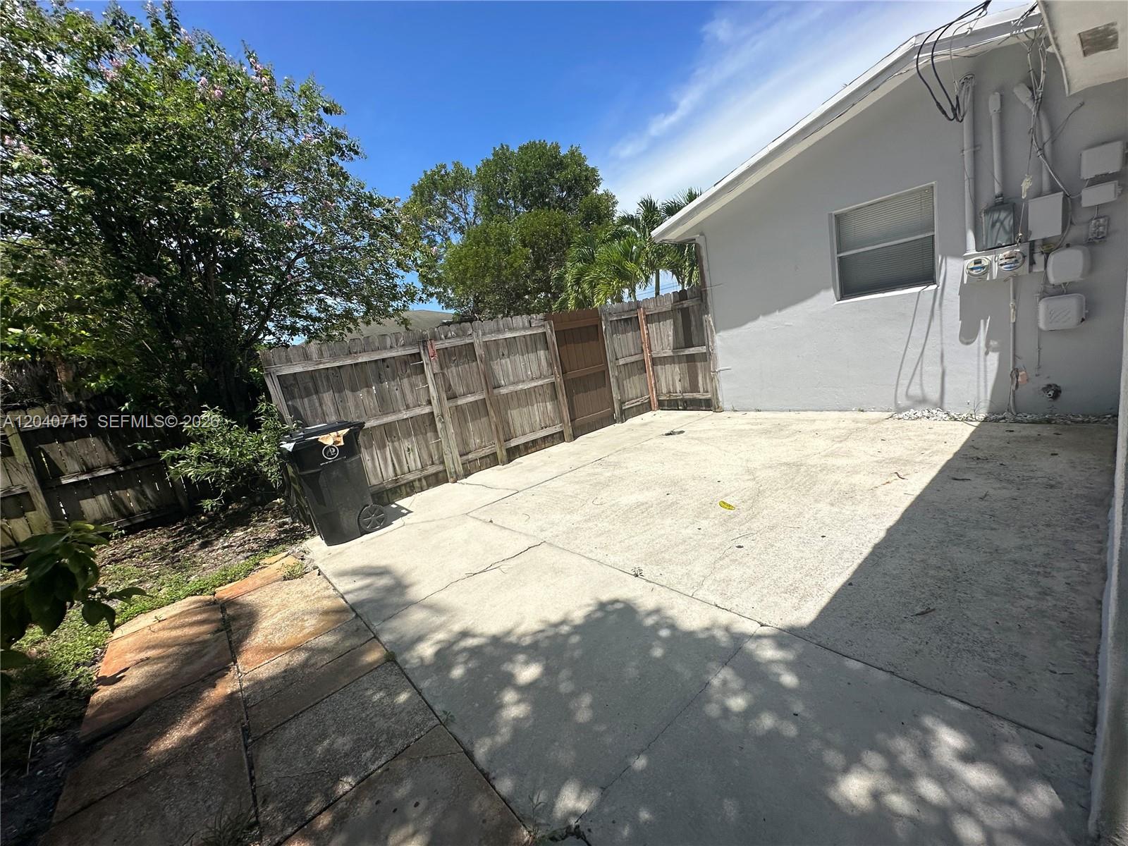 1645 NW 6th Avenue W W
