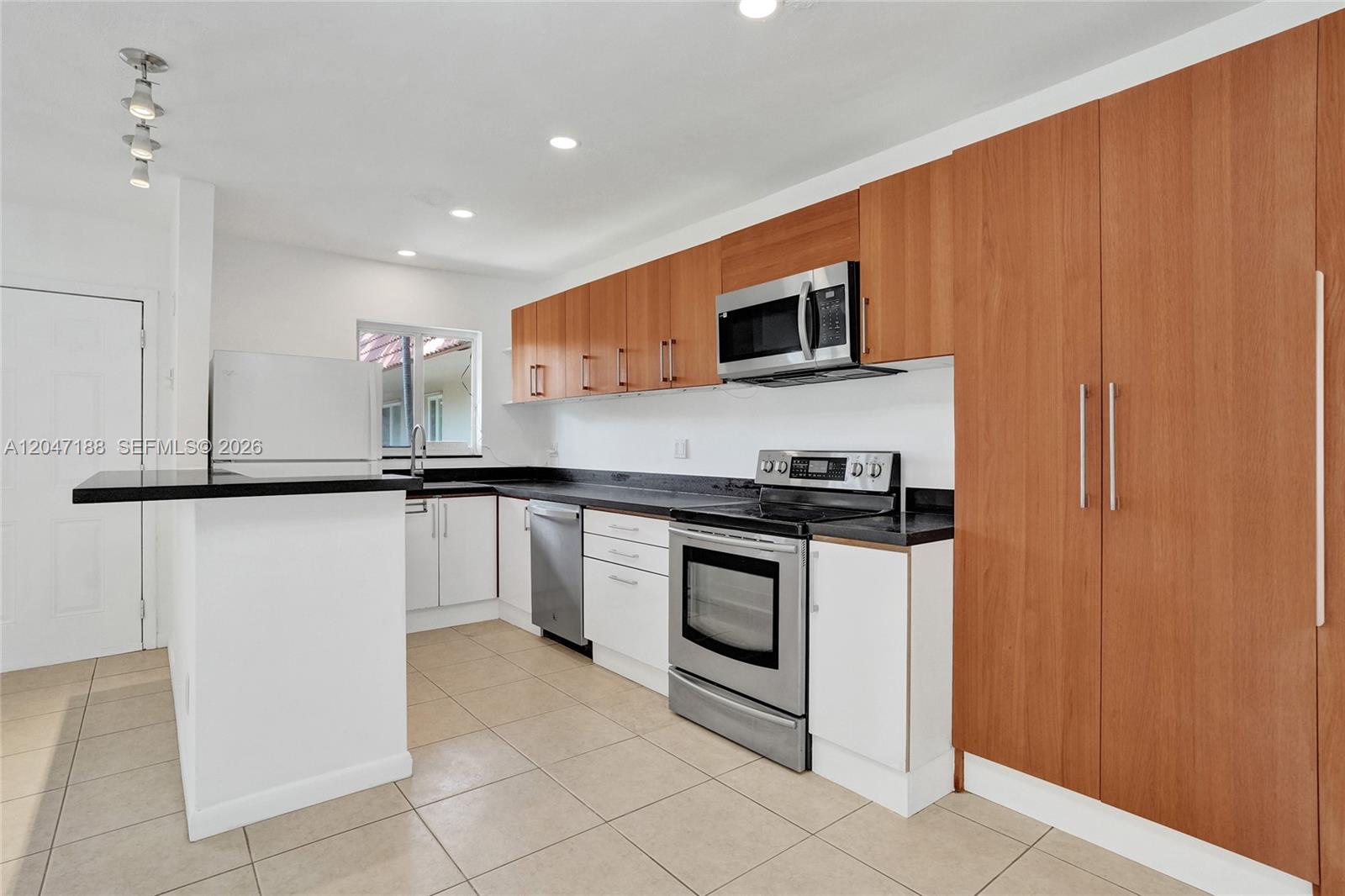 3050 NE 5th Terrace 13