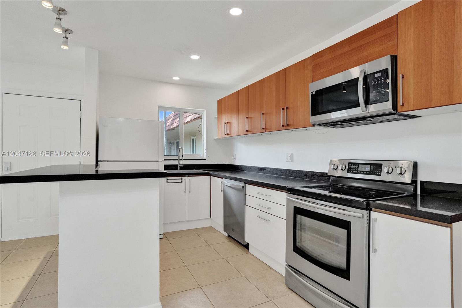 3050 NE 5th Terrace 13