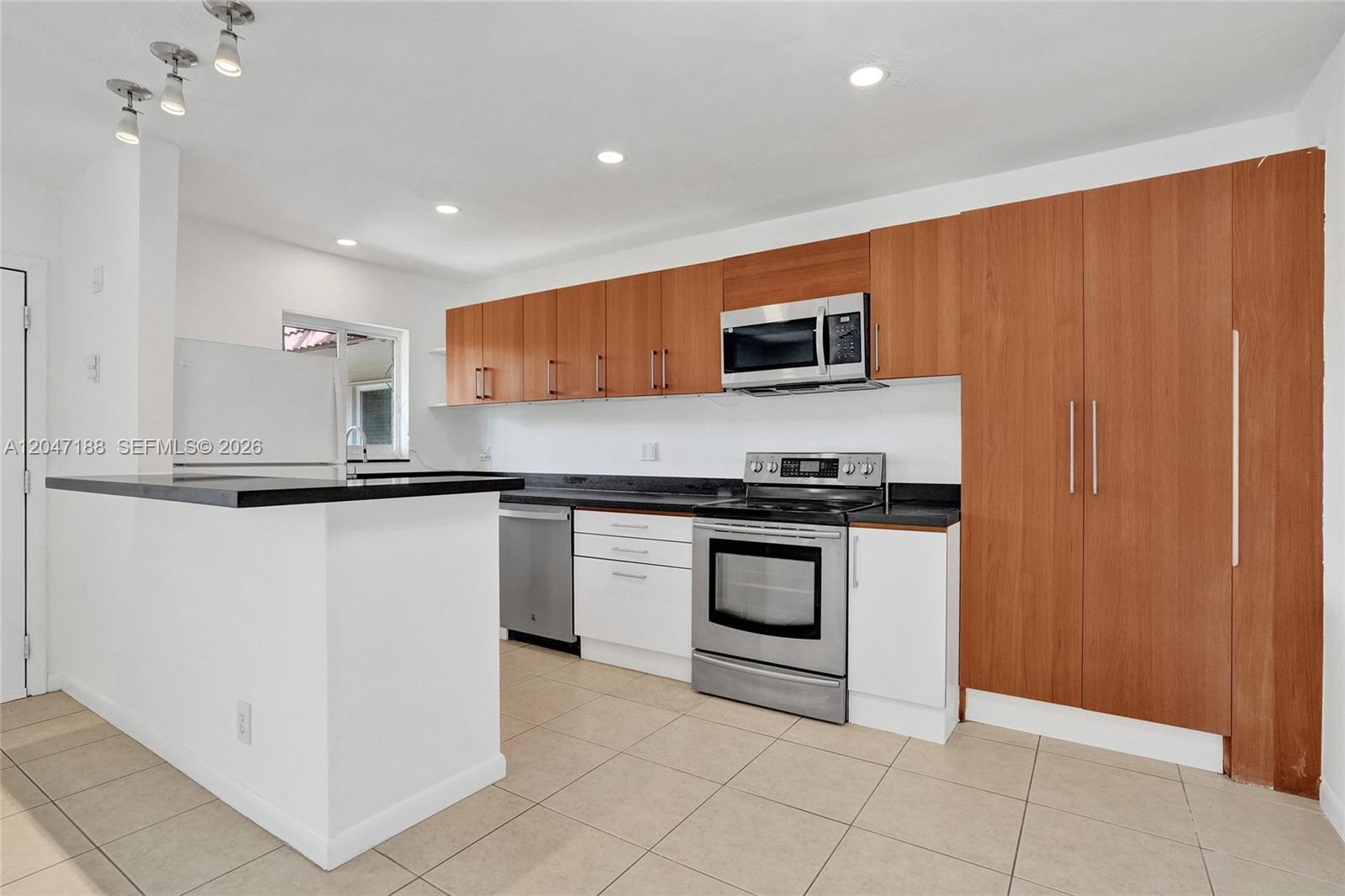 3050 NE 5th Terrace 13