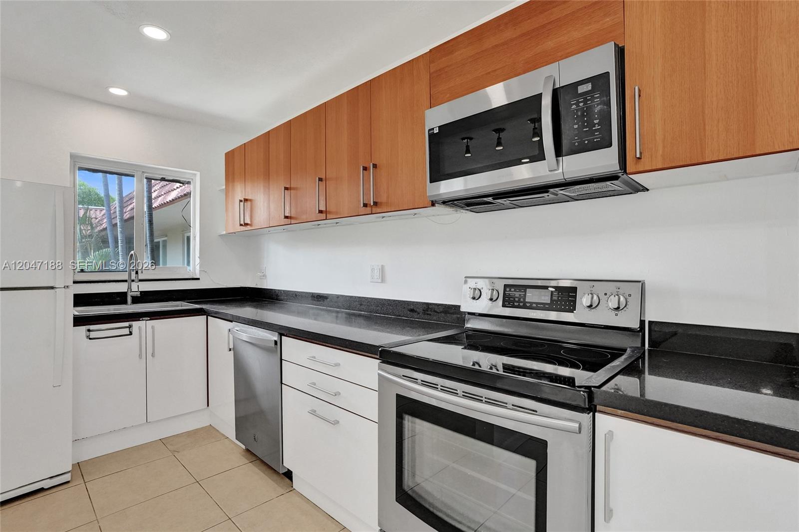 3050 NE 5th Terrace 13