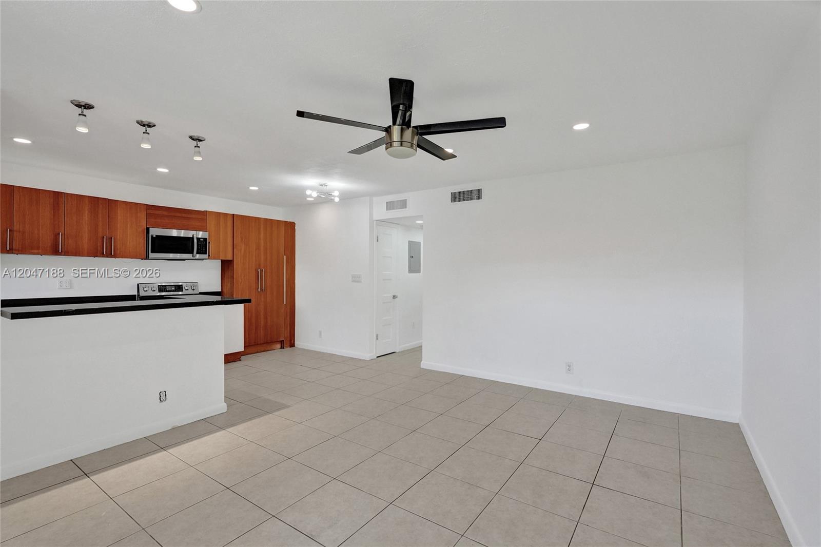 3050 NE 5th Terrace 13
