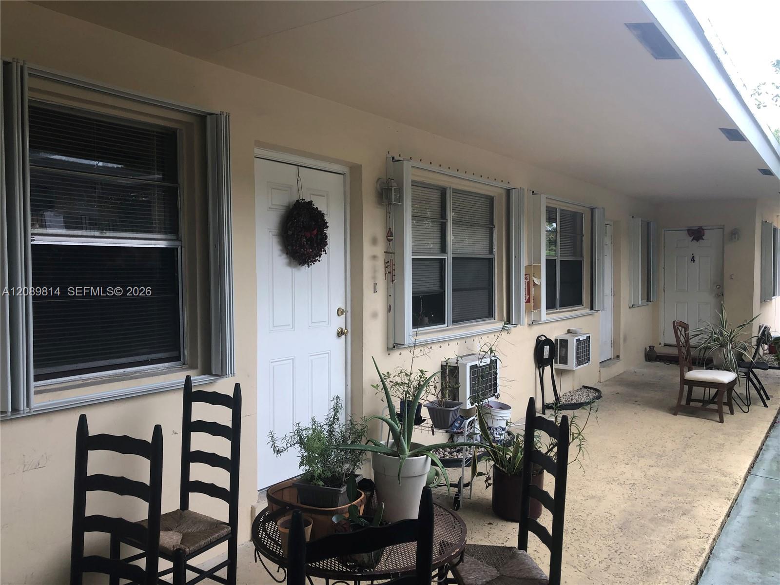 1646 N Dixie Highway 3