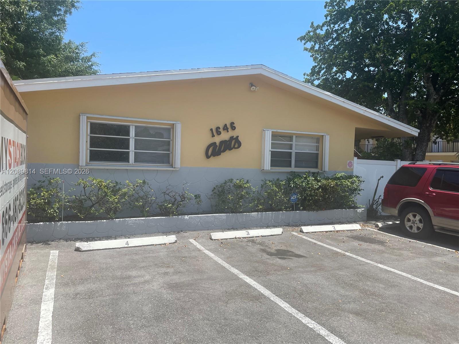 1646 N Dixie Highway 3