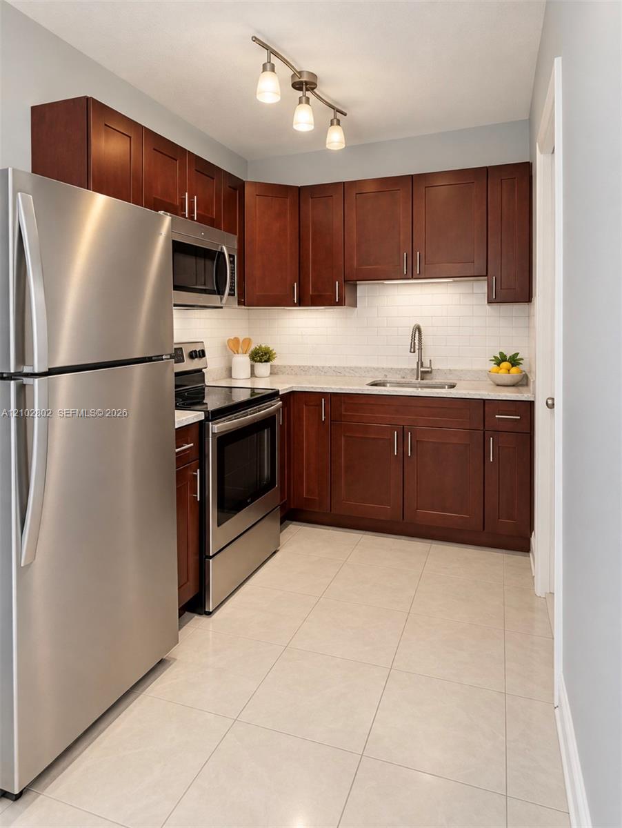 920 NE 40th Street 3