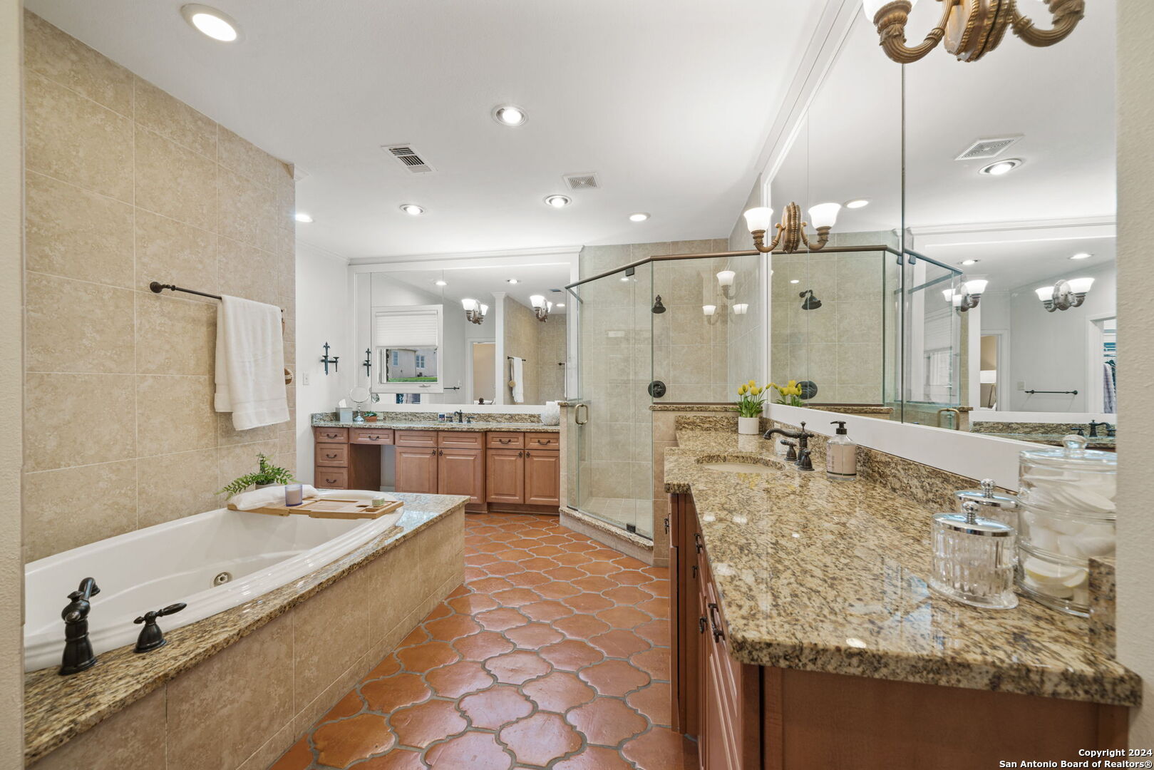 105 CLOVERLEAF AVE