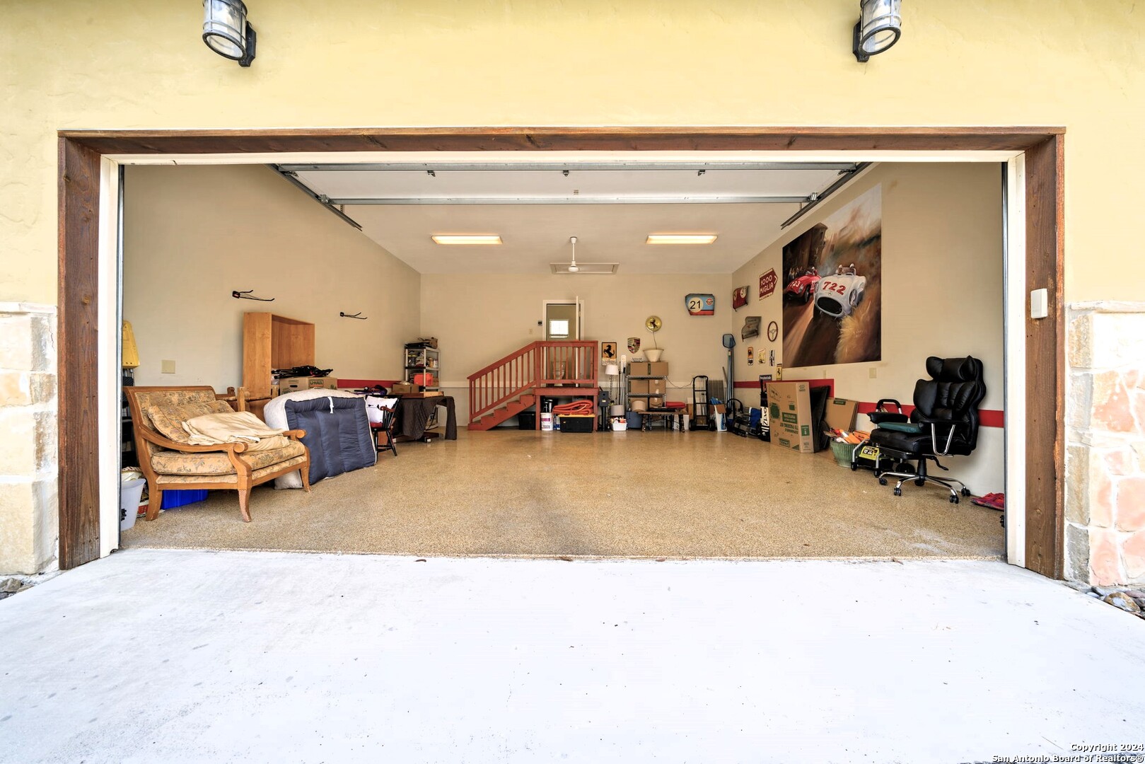 105 CLOVERLEAF AVE