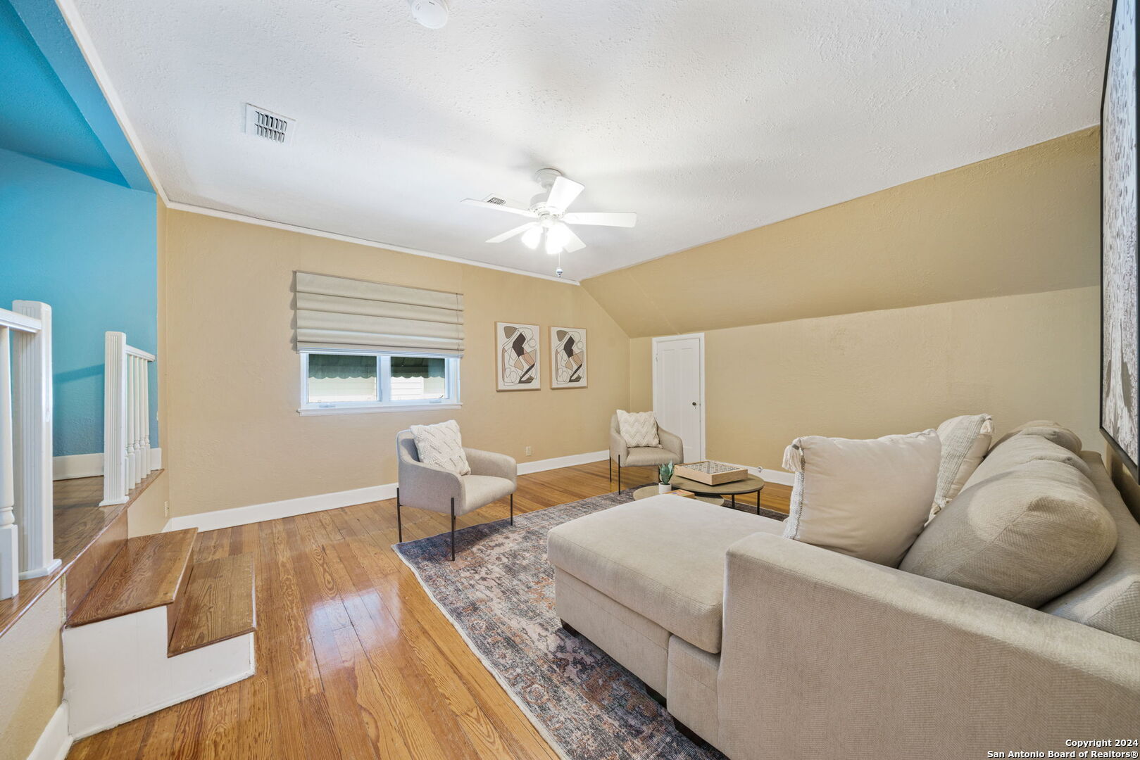 105 CLOVERLEAF AVE