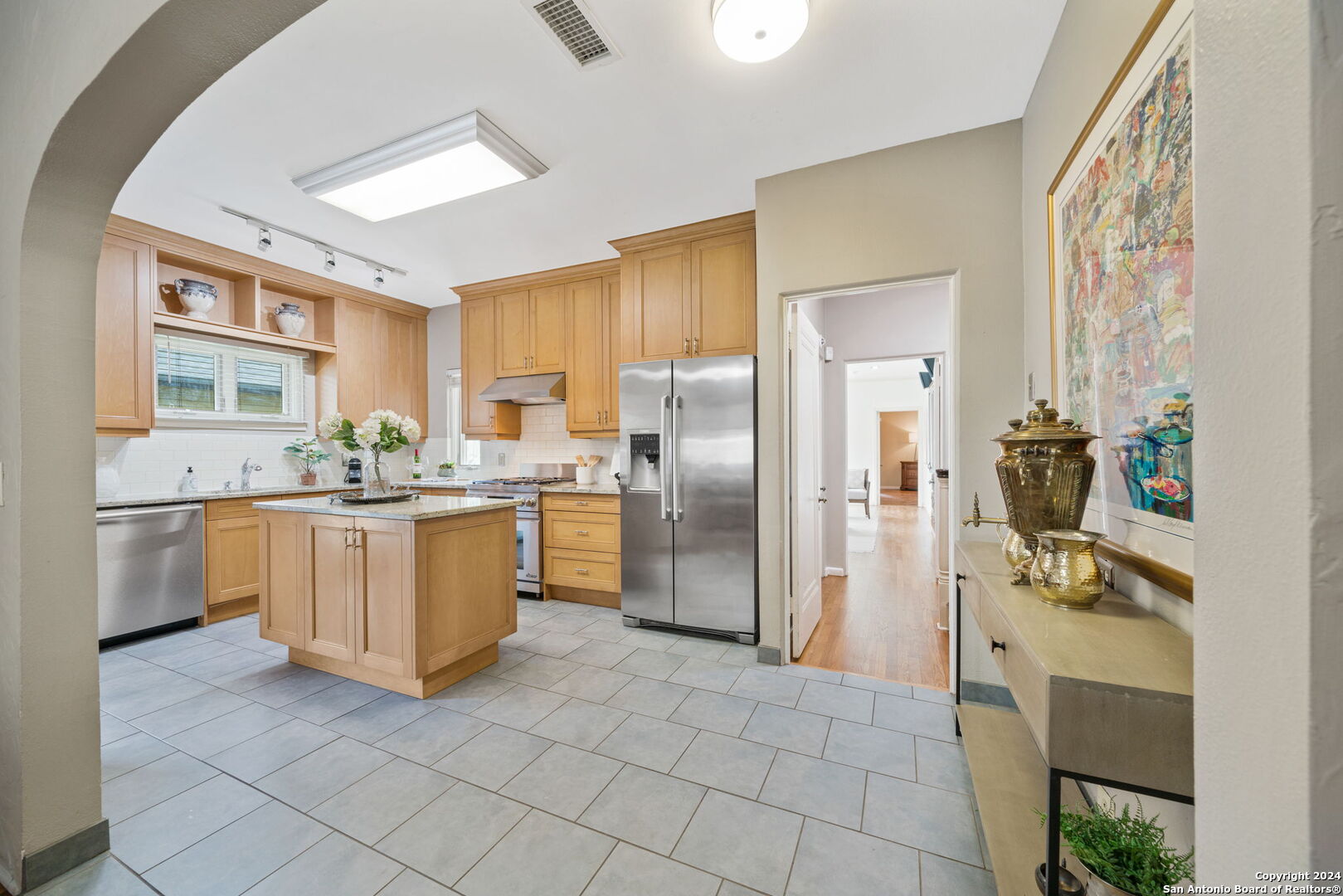 105 CLOVERLEAF AVE