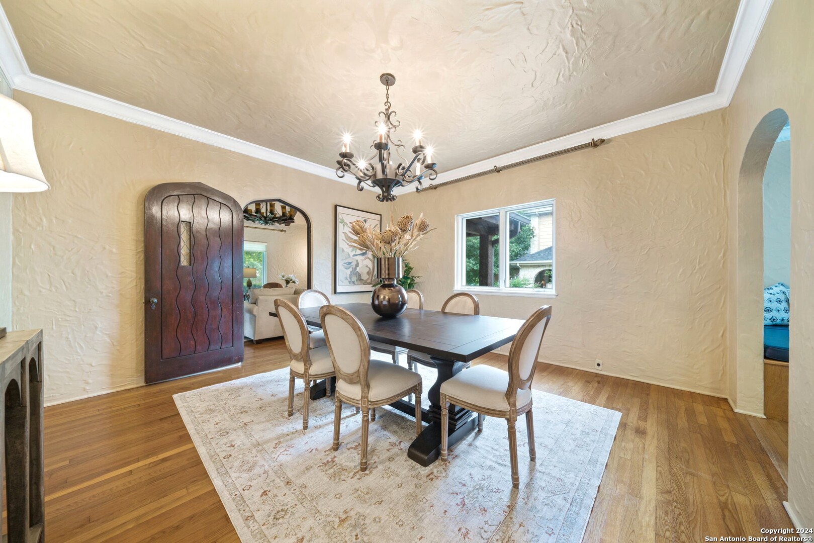 105 CLOVERLEAF AVE