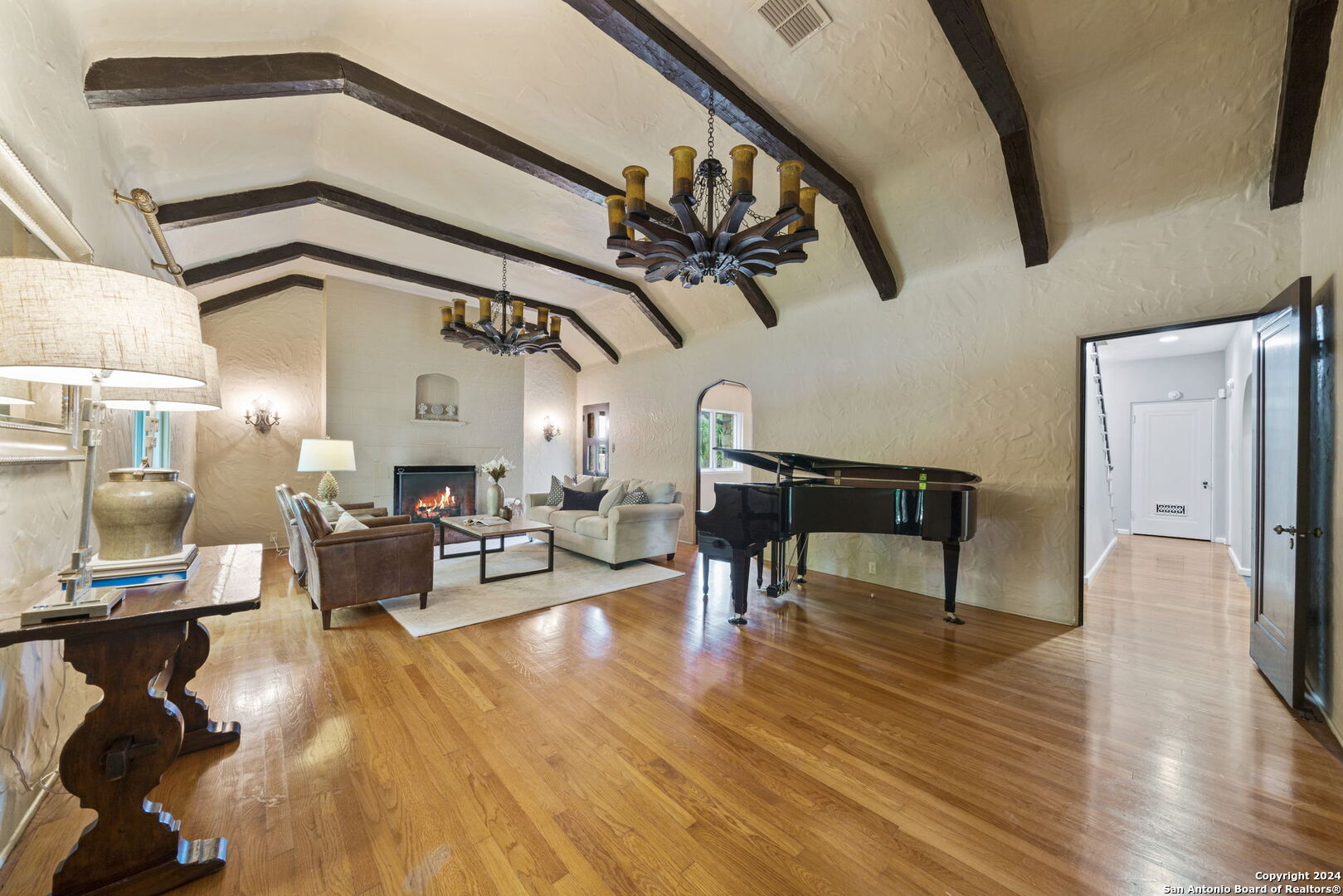 105 CLOVERLEAF AVE