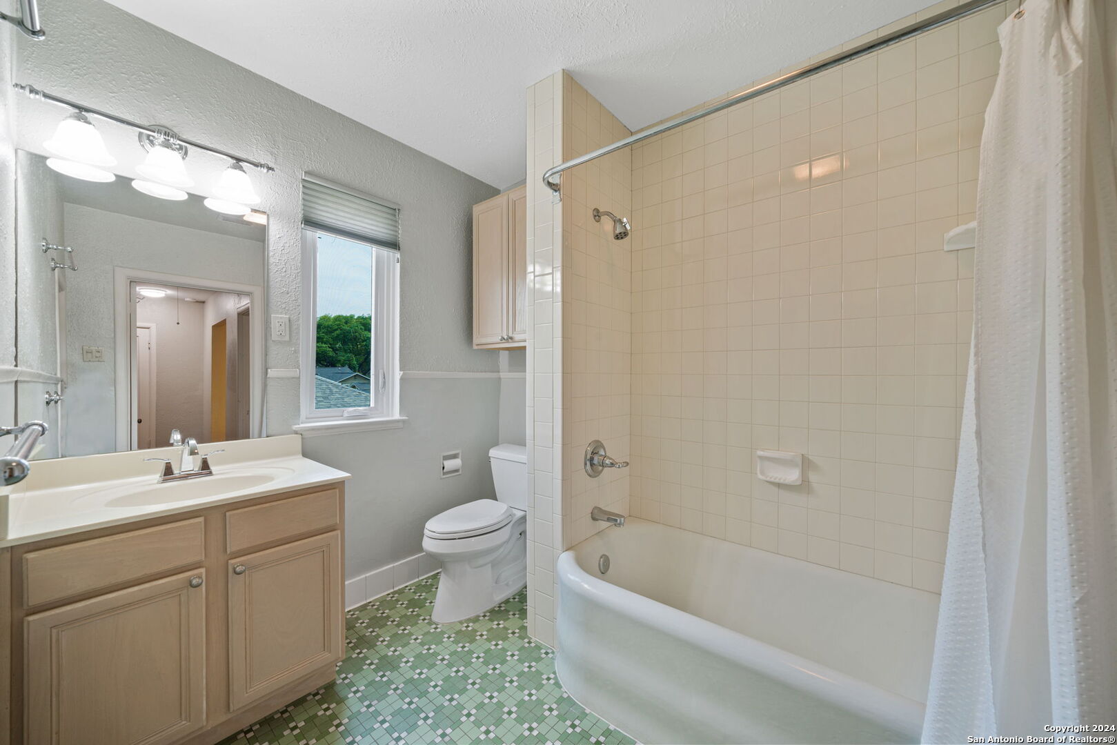 105 CLOVERLEAF AVE