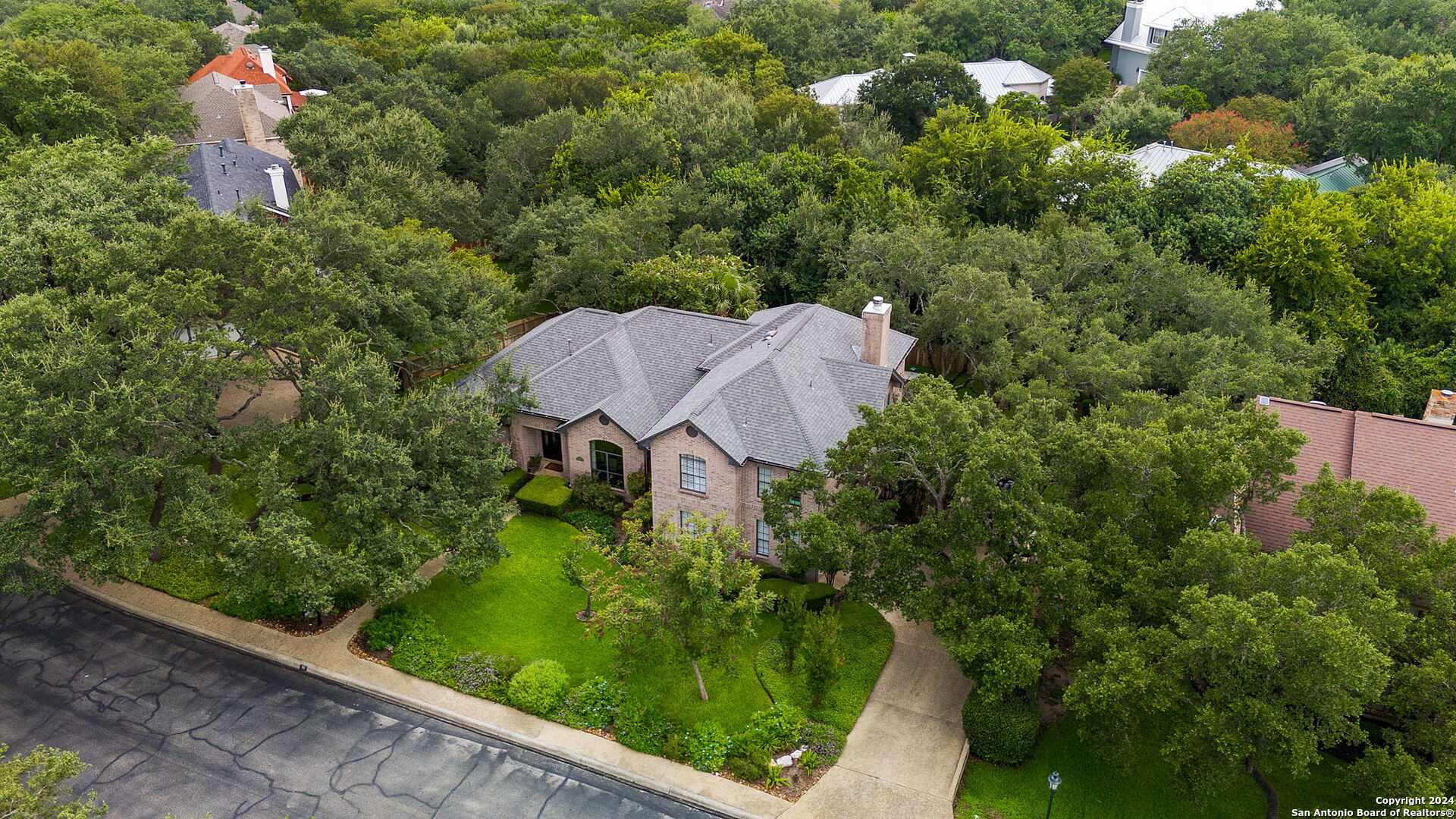 11 INWOOD MANOR