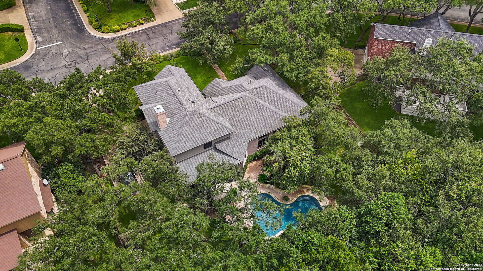 11 INWOOD MANOR