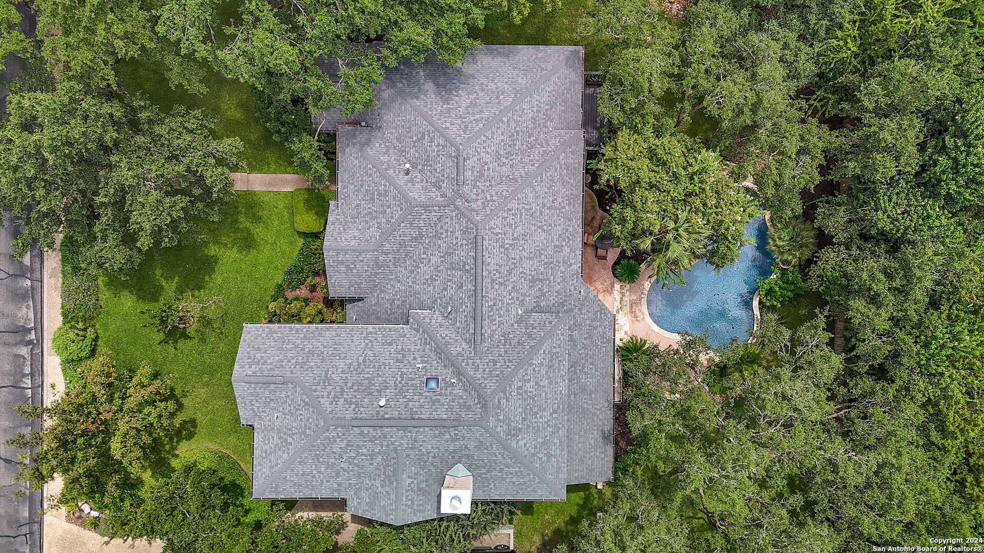 11 INWOOD MANOR