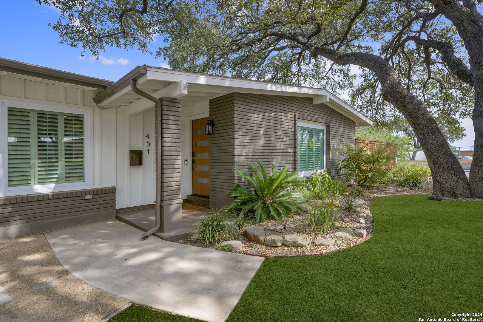 451 Forrest Hill