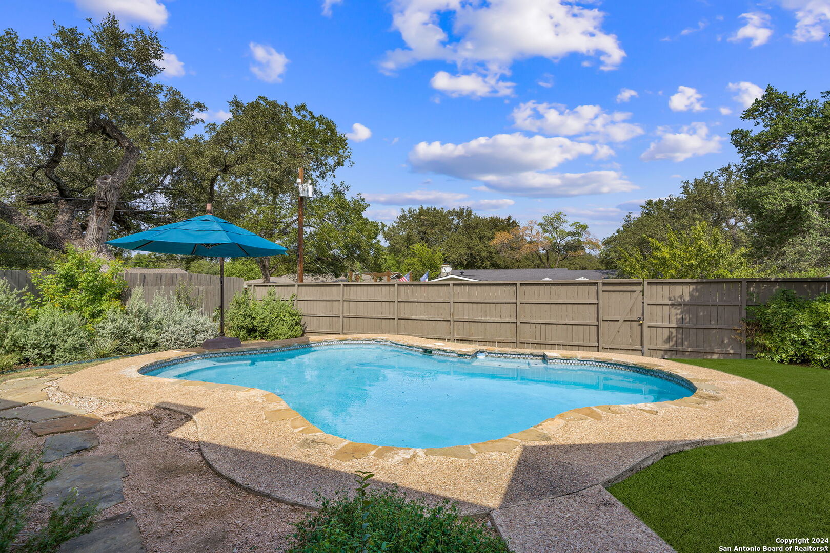 451 Forrest Hill