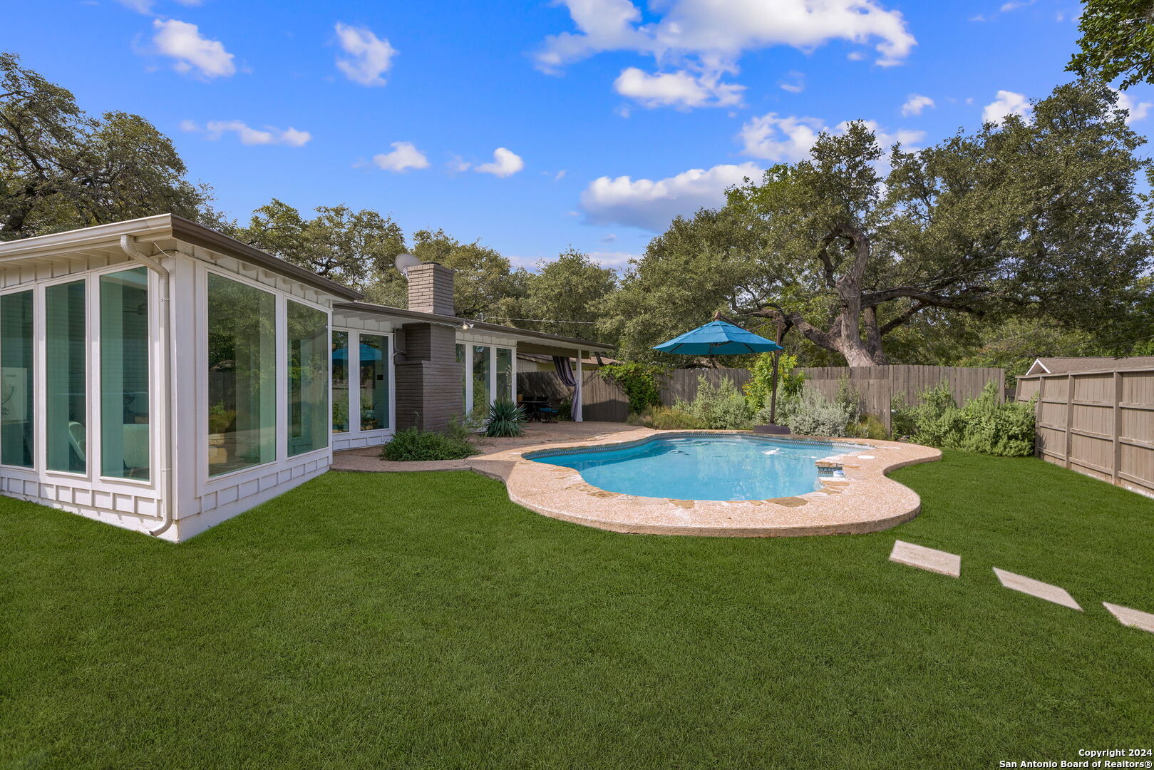 451 Forrest Hill
