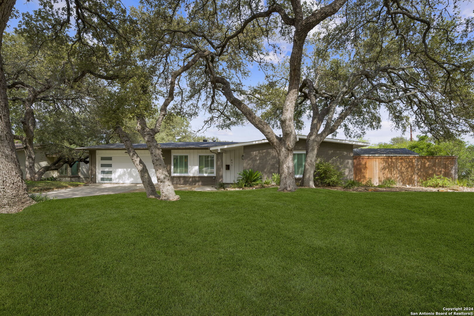 451 Forrest Hill