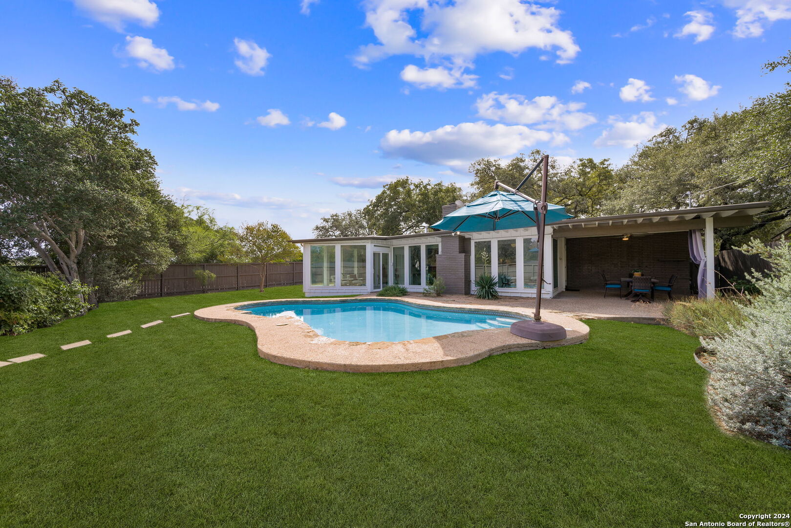 451 Forrest Hill