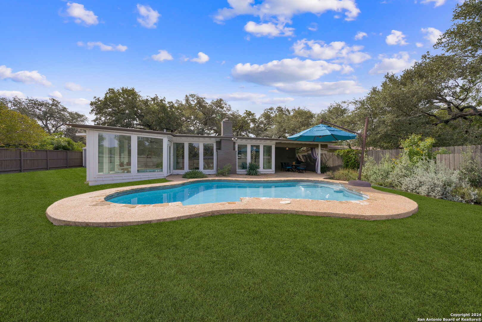 451 Forrest Hill
