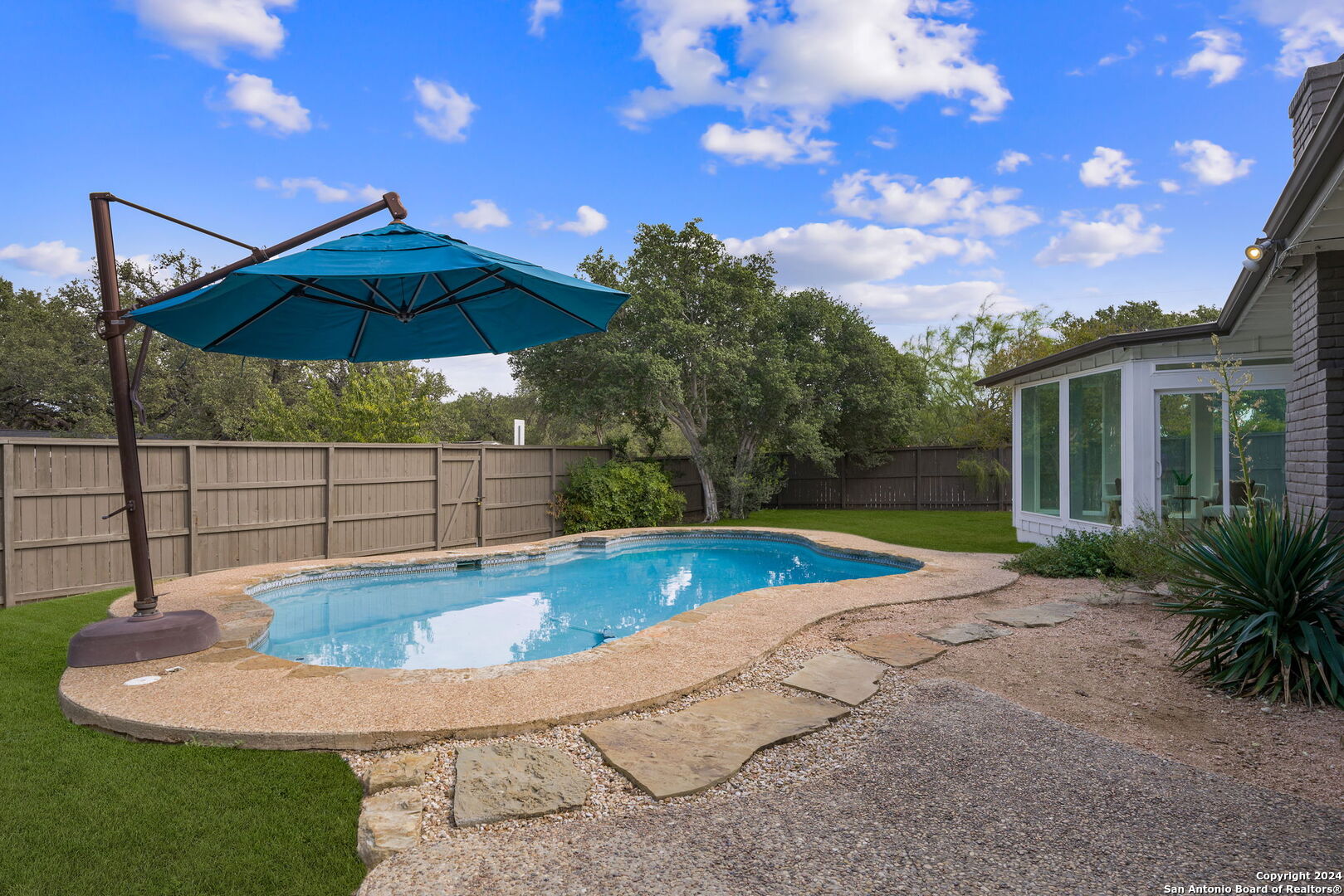 451 Forrest Hill