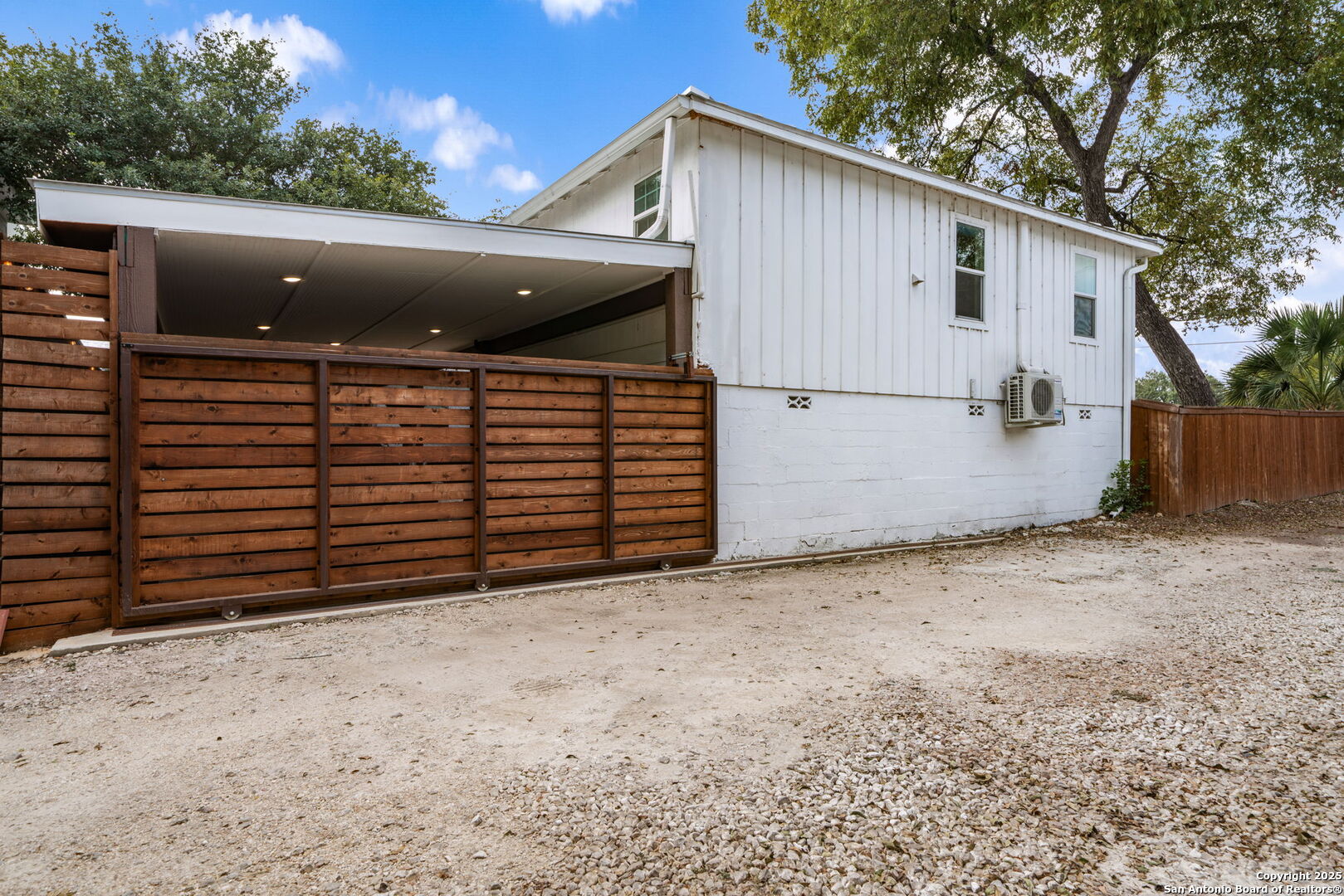 217 W Johnson