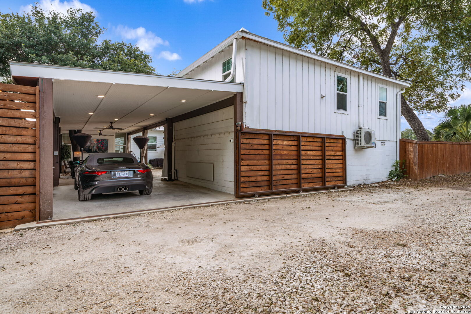 217 W Johnson