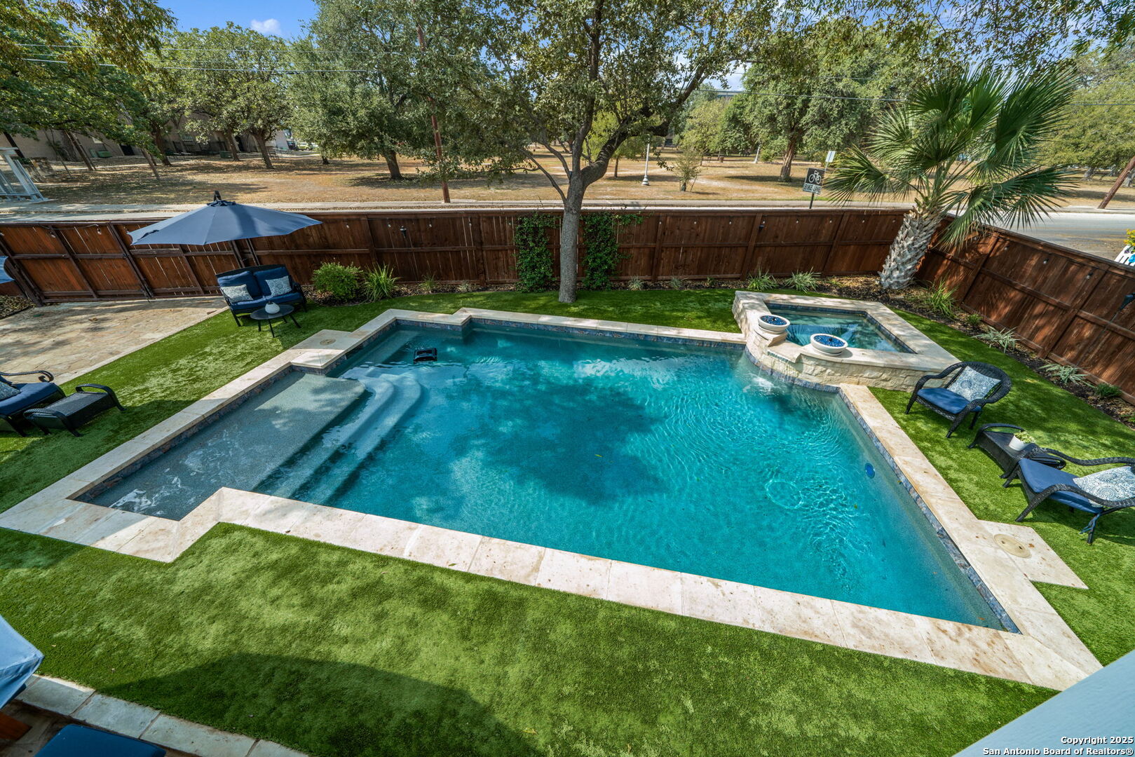 217 W Johnson