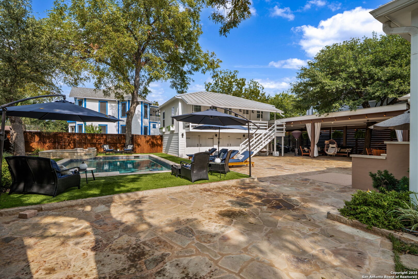 217 W Johnson