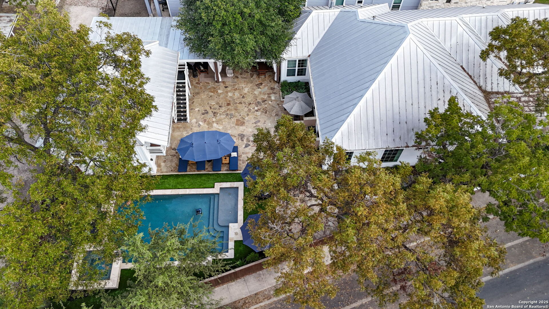 217 W Johnson