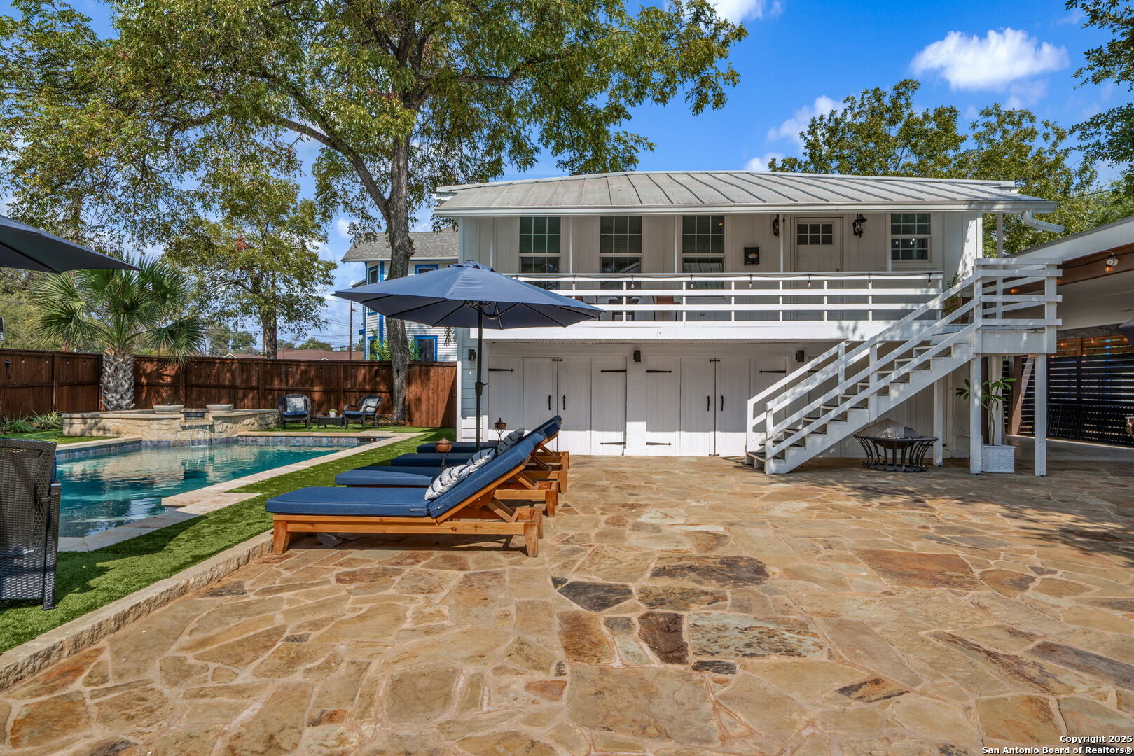 217 W Johnson
