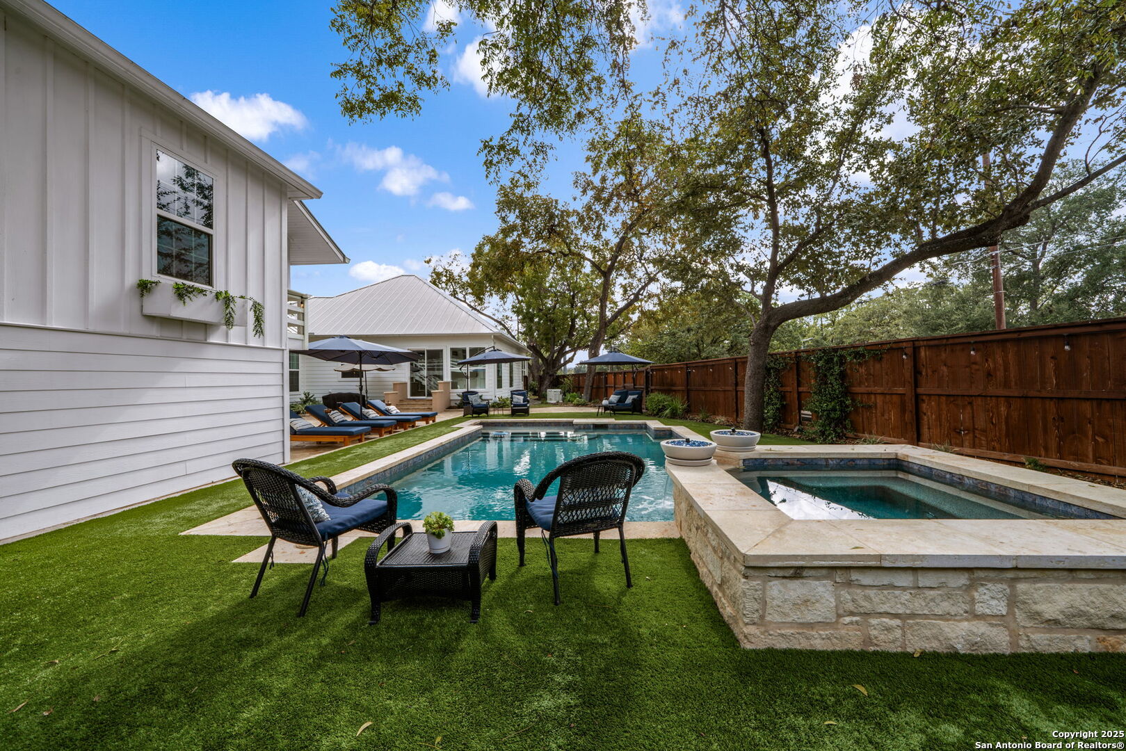 217 W Johnson
