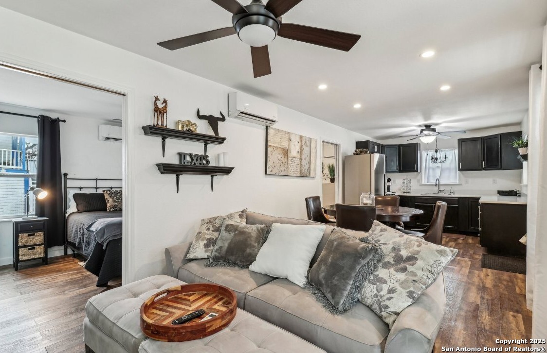 217 W Johnson