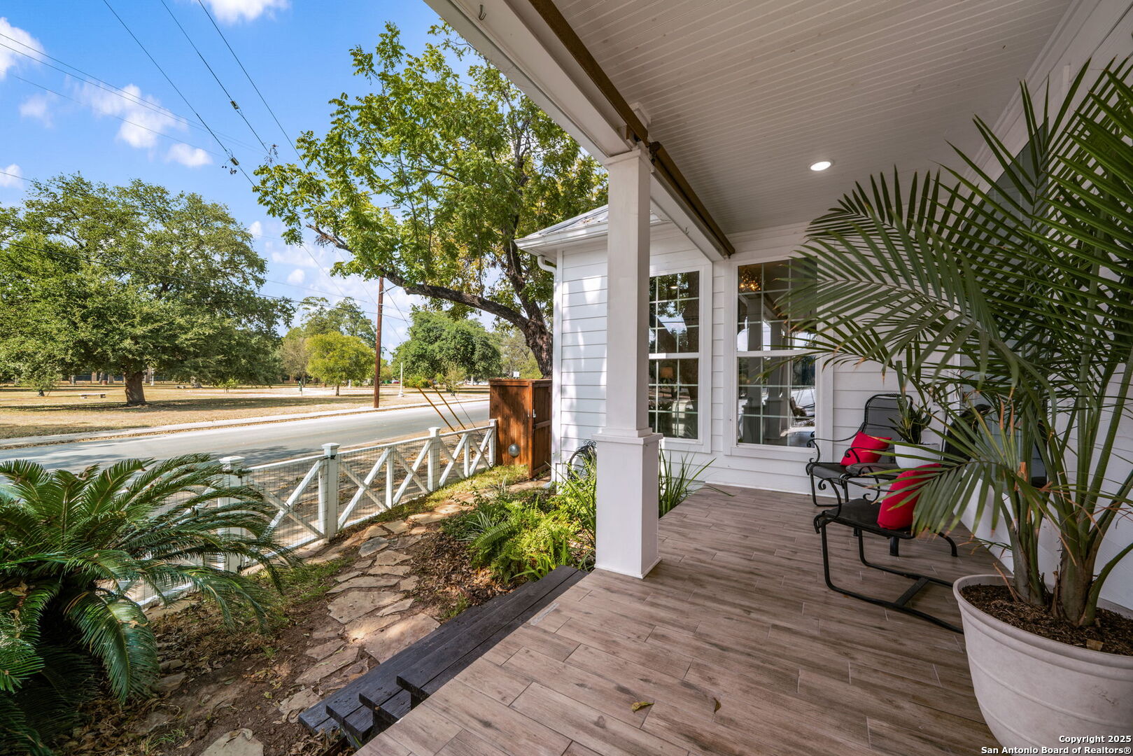 217 W Johnson