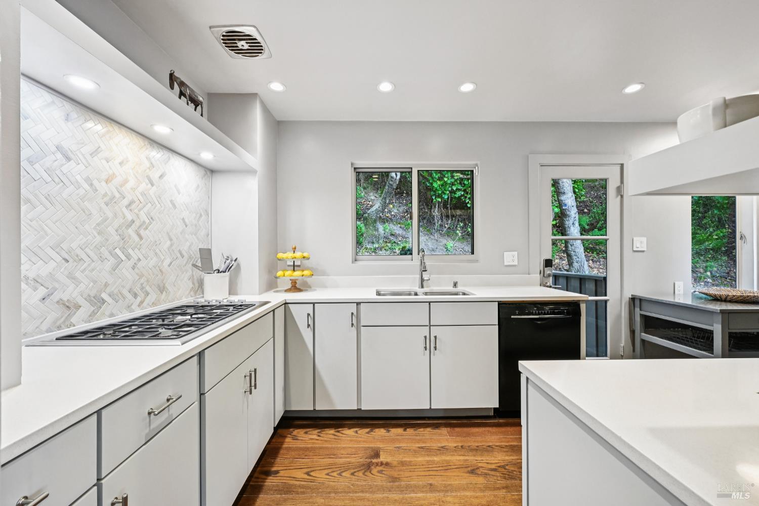 7 Madera Avenue