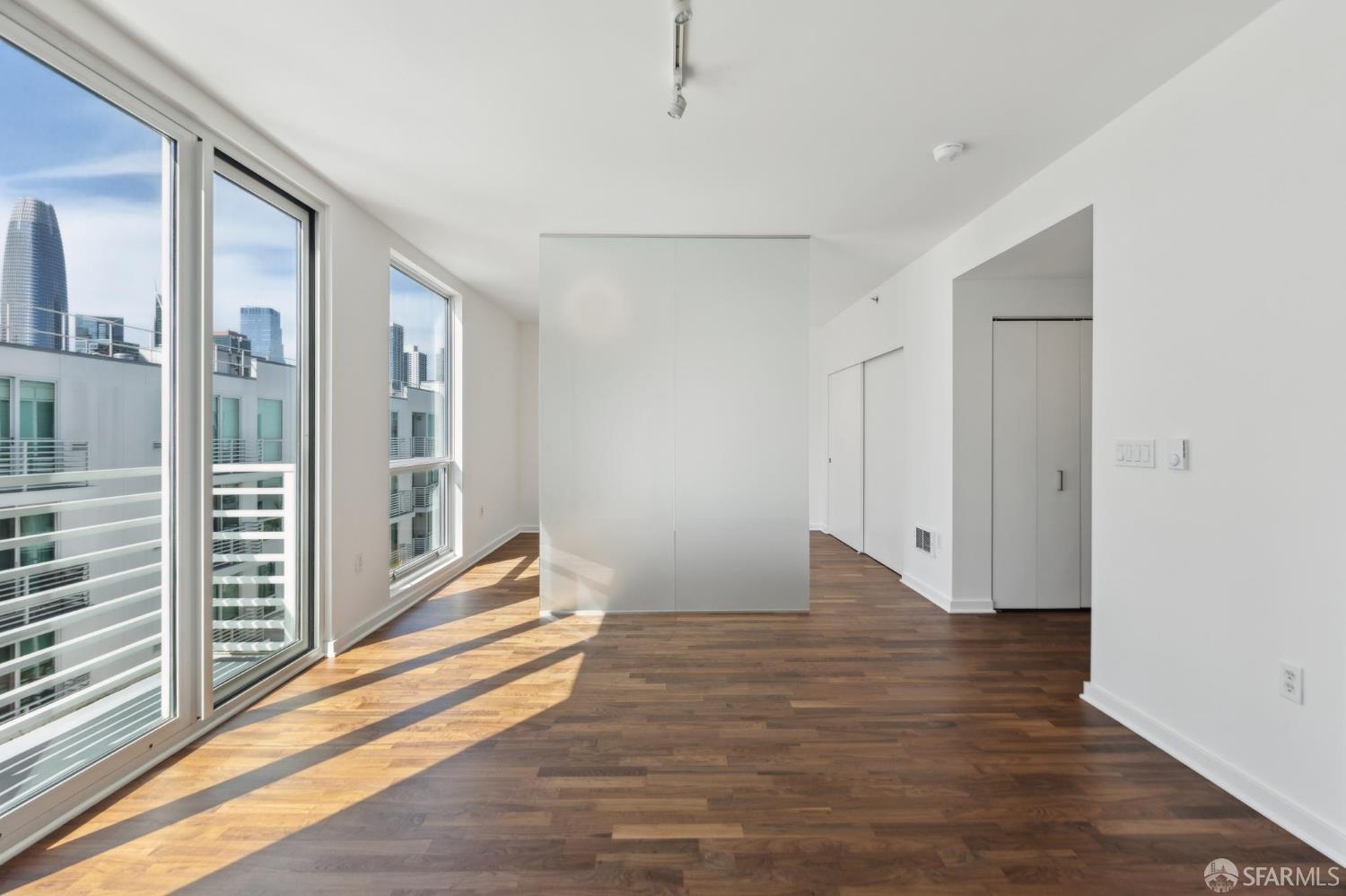 555 4th Street # 905