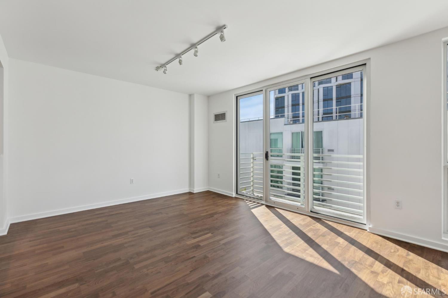 555 4th Street # 905