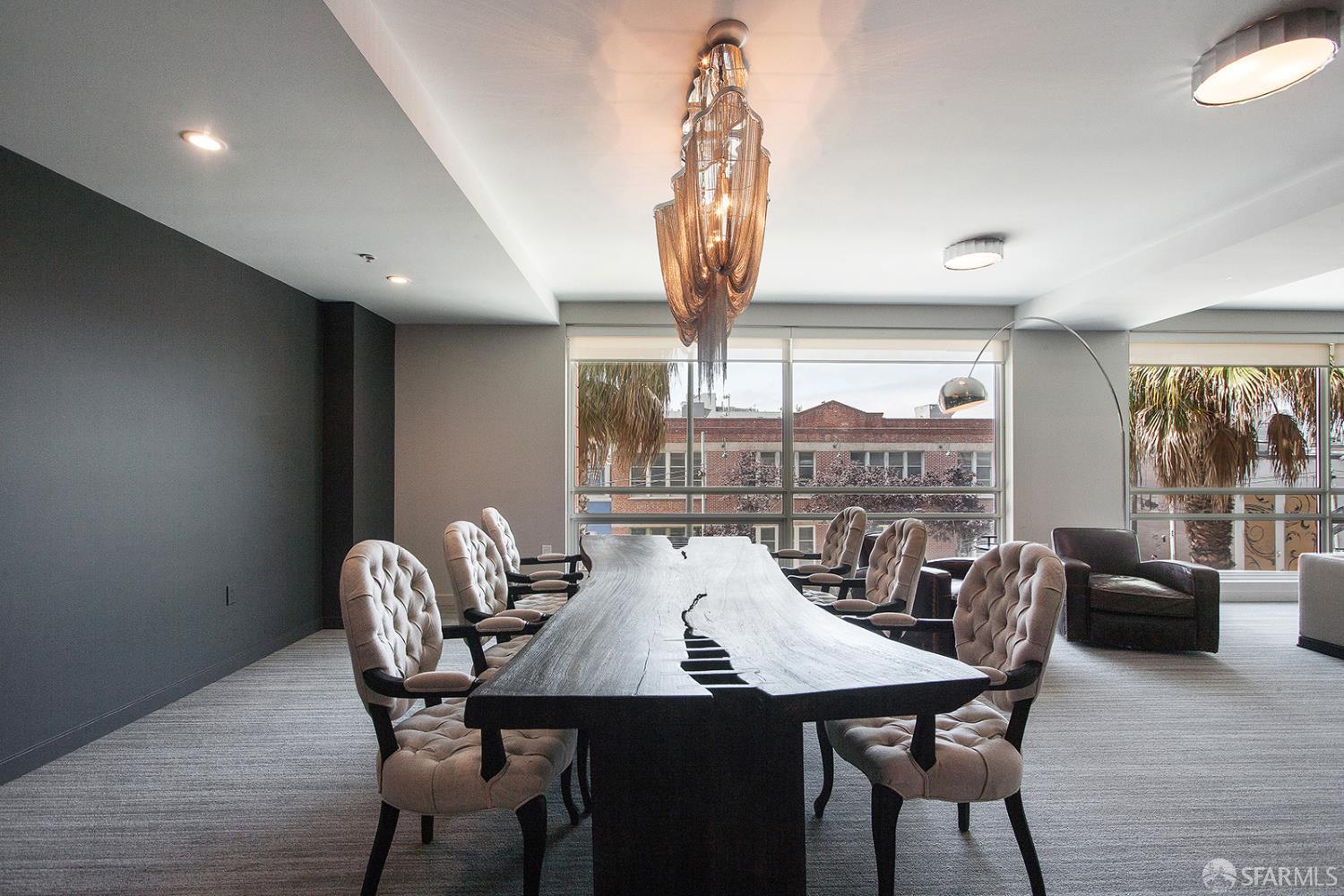 555 4th Street # 905