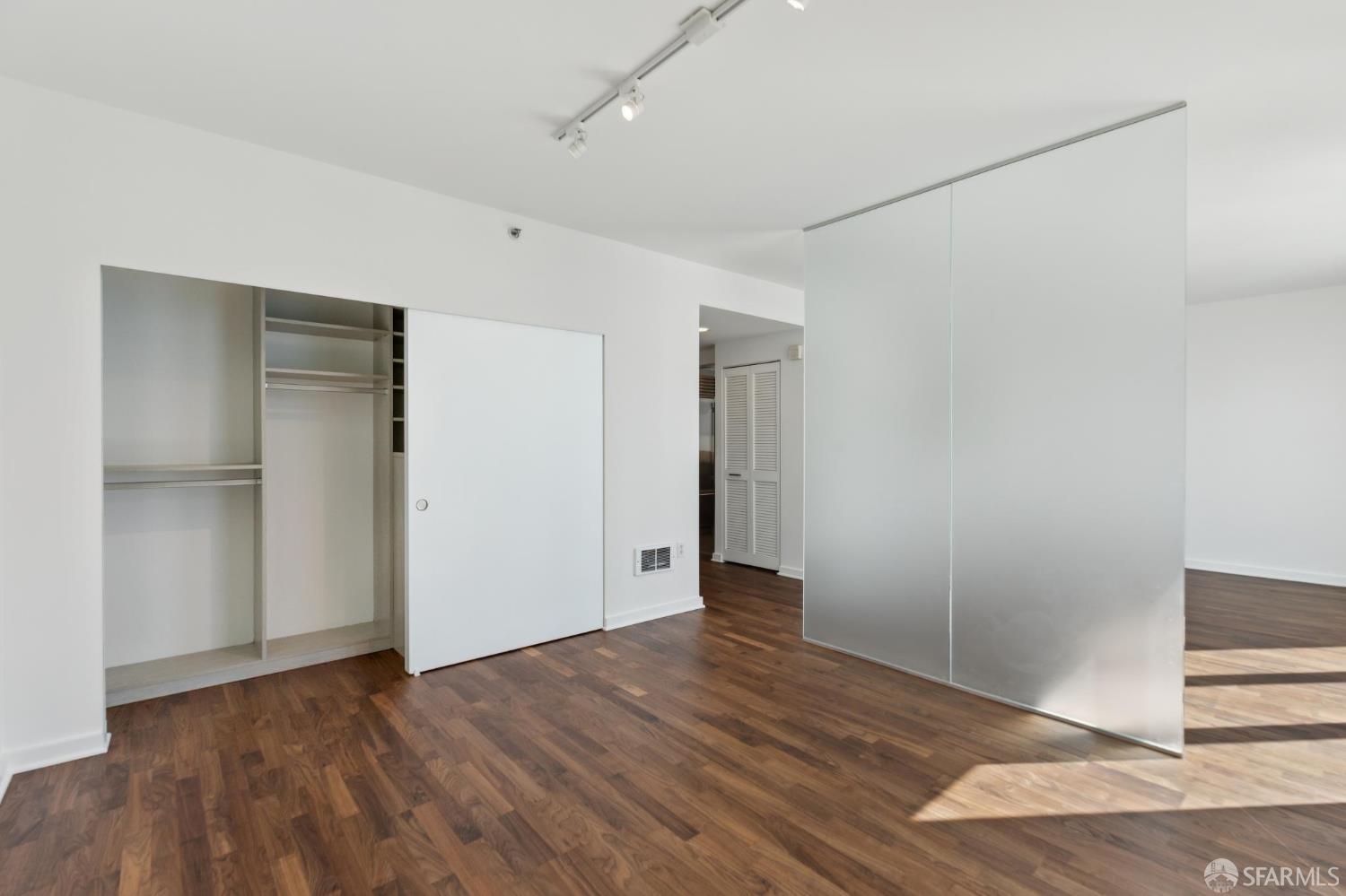 555 4th Street # 905