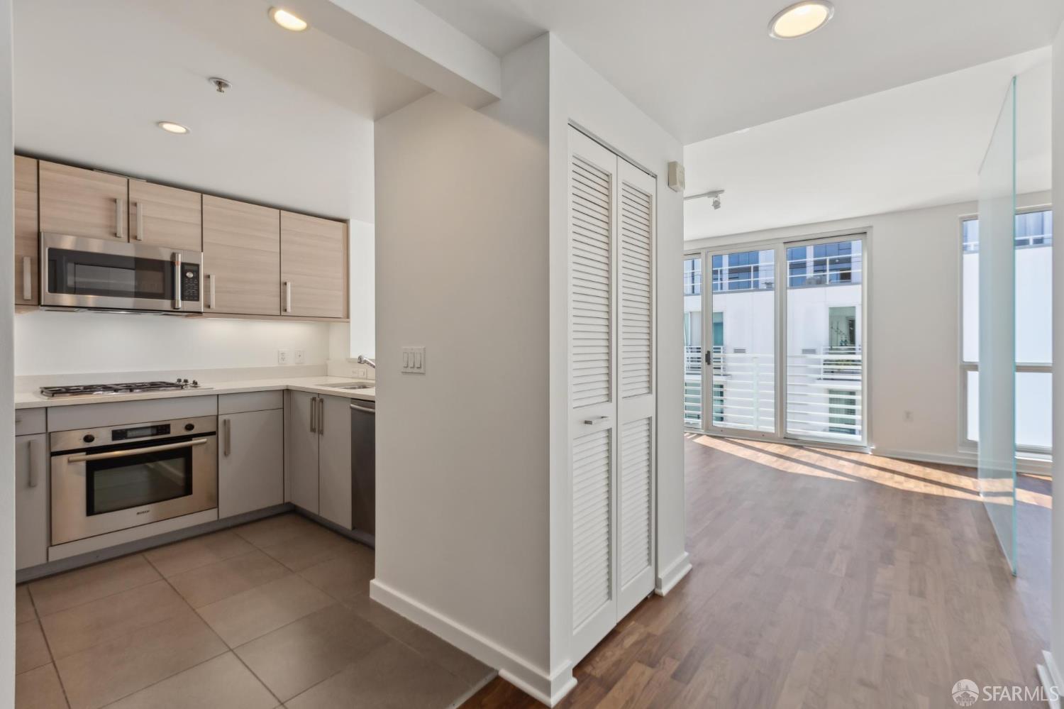 555 4th Street # 905