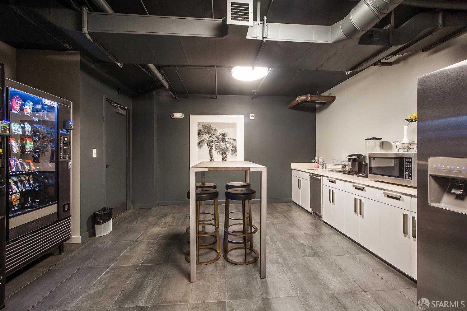 555 4th Street # 905