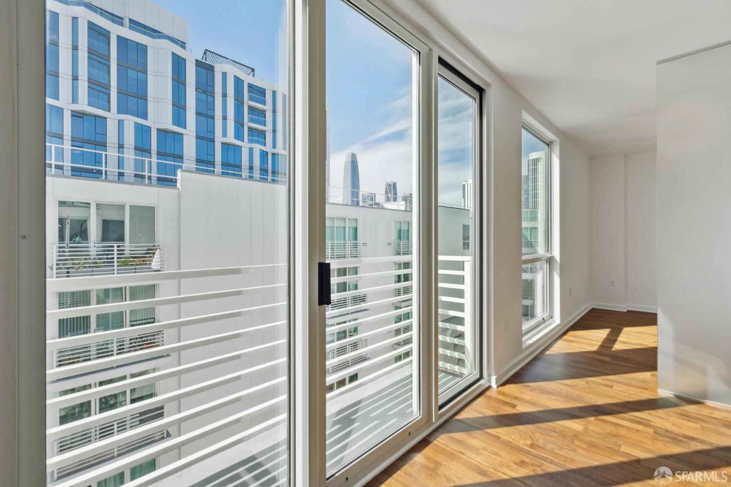 555 4th Street # 905