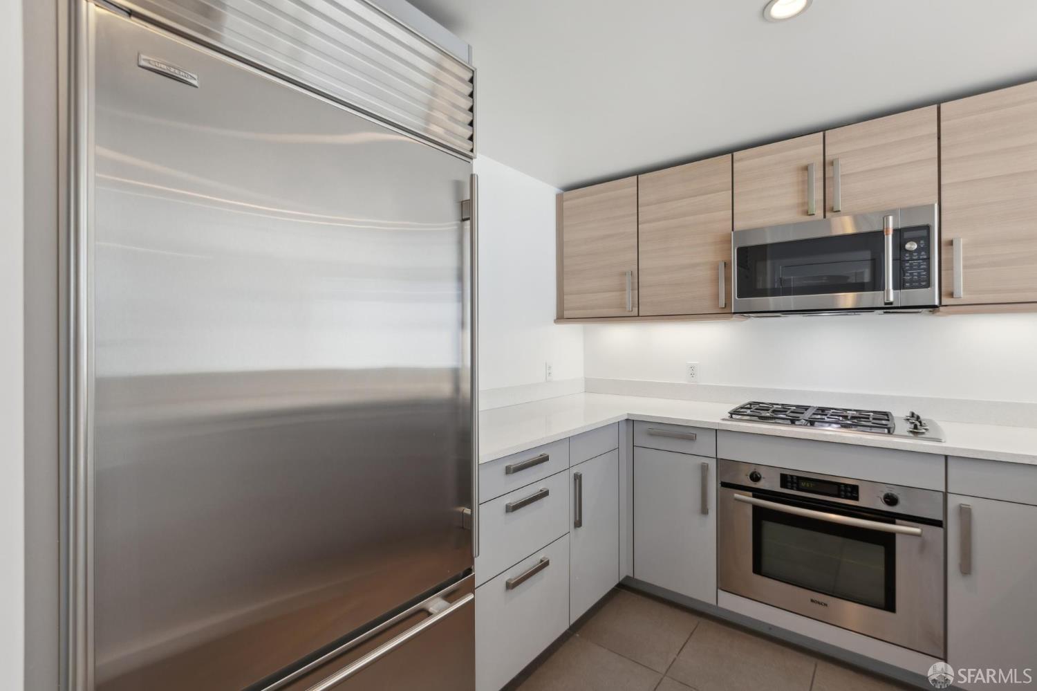 555 4th Street # 905