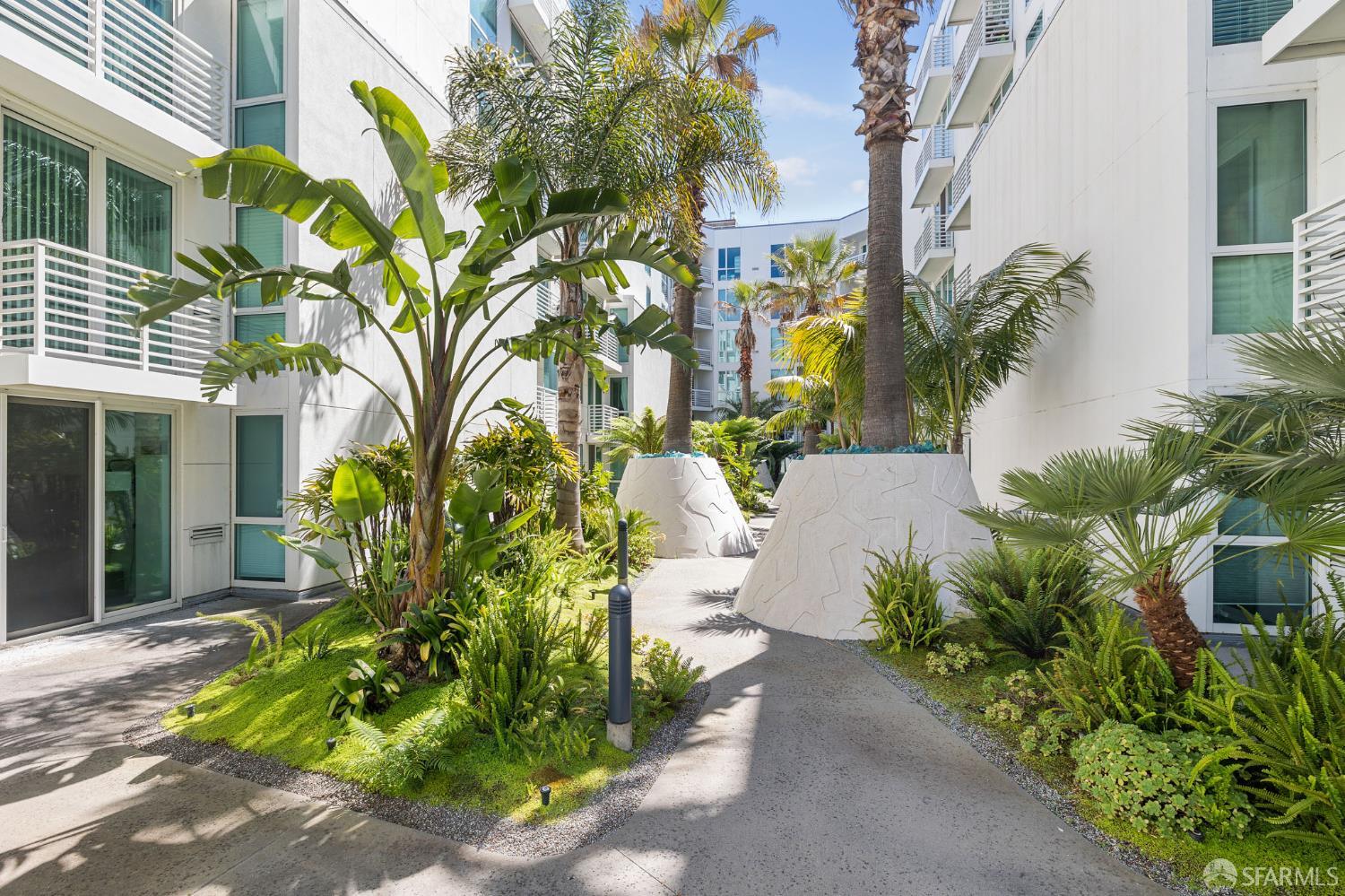 555 4th Street # 905