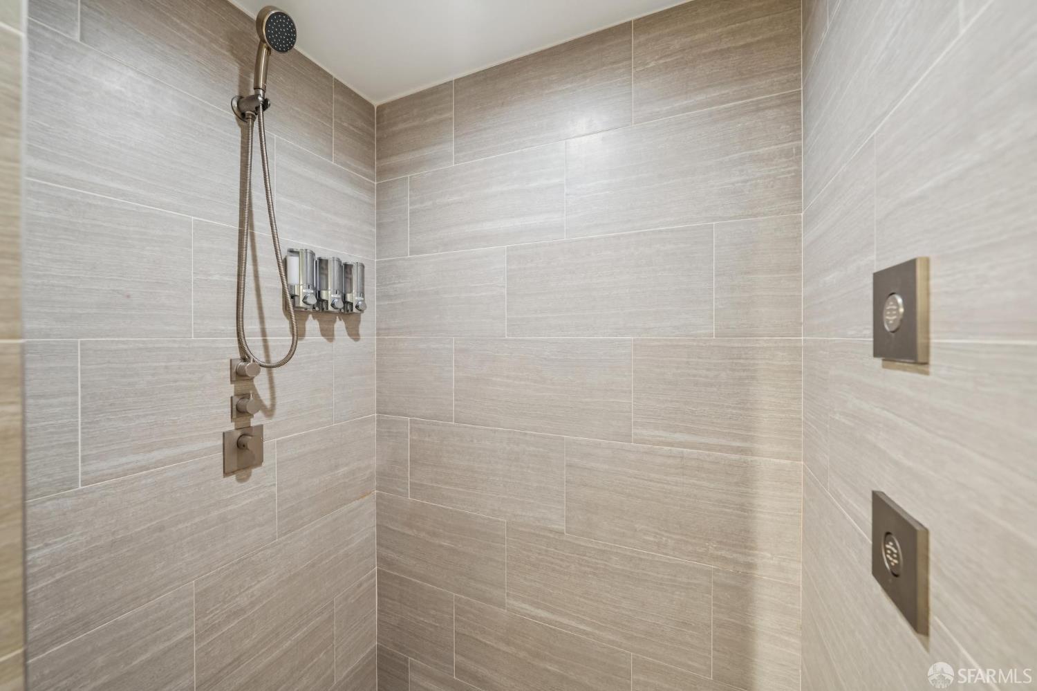 160 Graystone Terrace # 5
