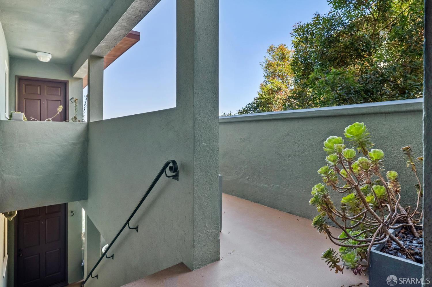 160 Graystone Terrace # 5