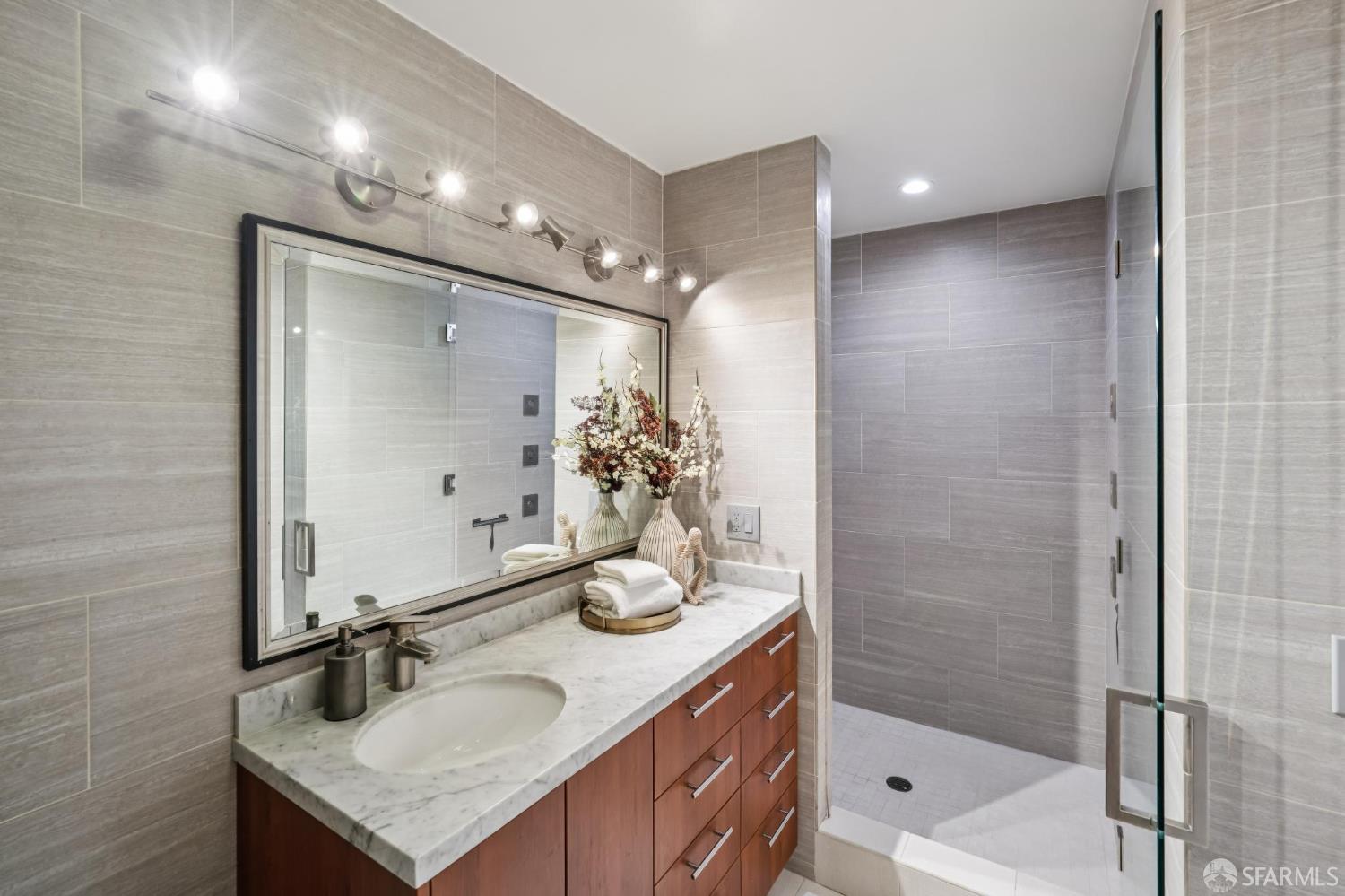 160 Graystone Terrace # 5