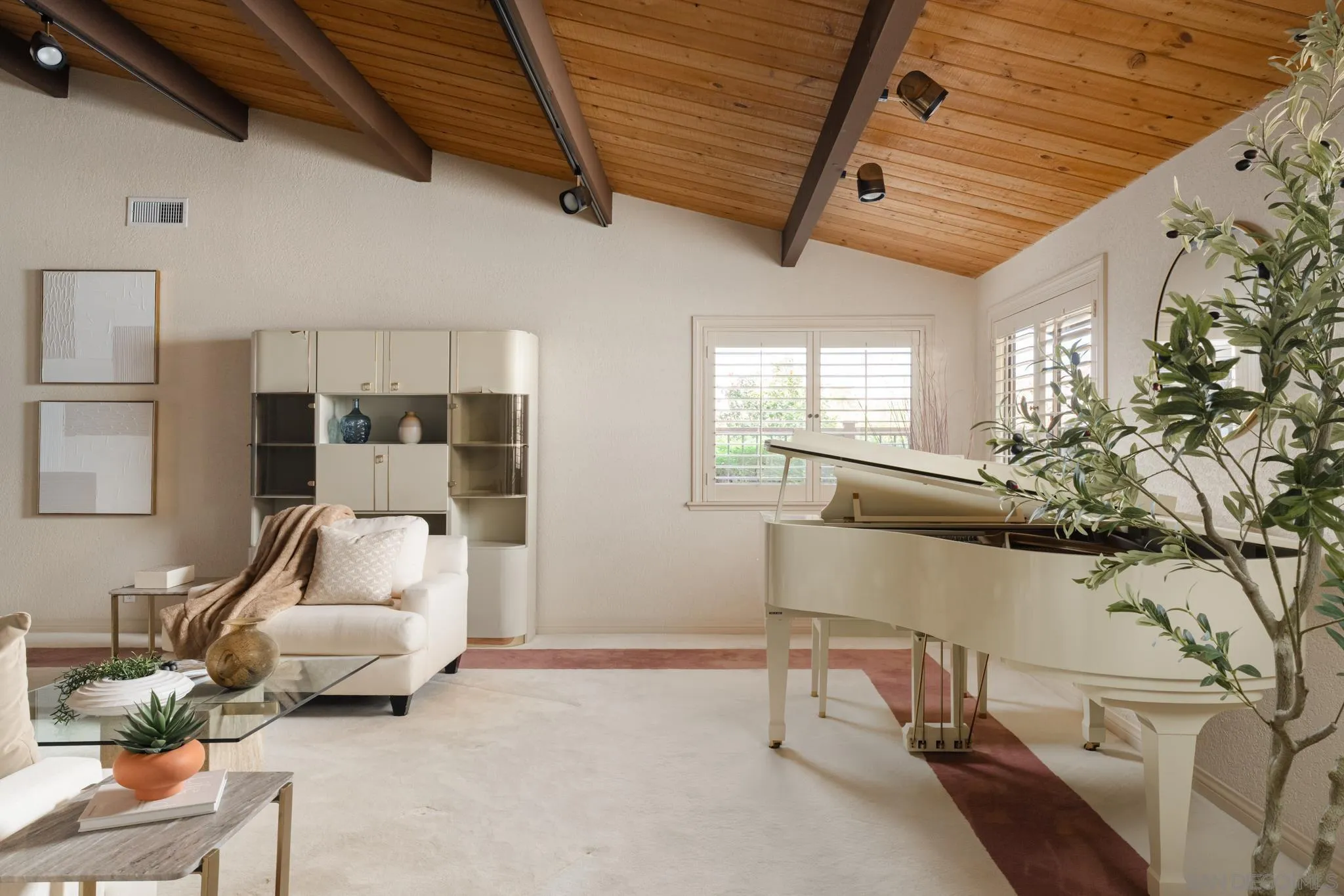 15943 Ranch Hollow Rd