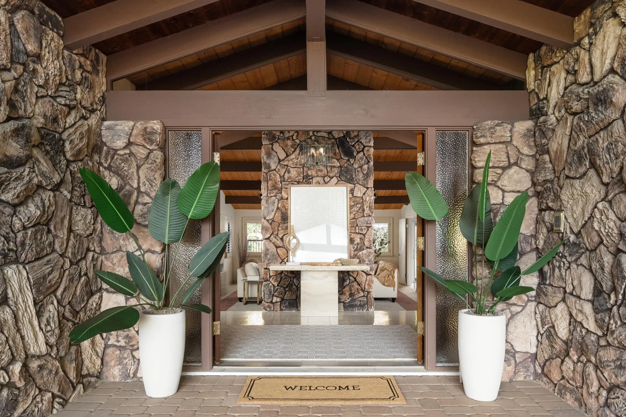 15943 Ranch Hollow Rd